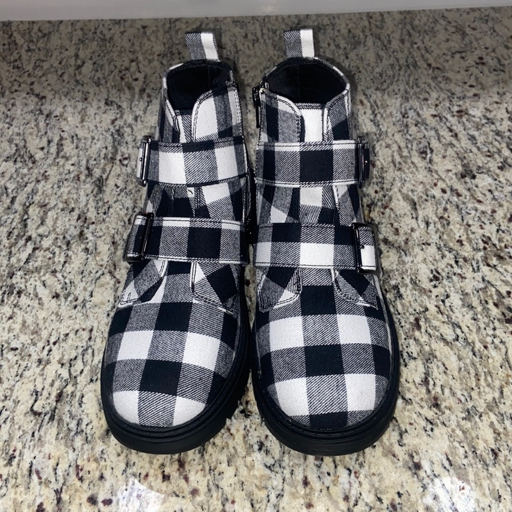 NWT Ankle boots